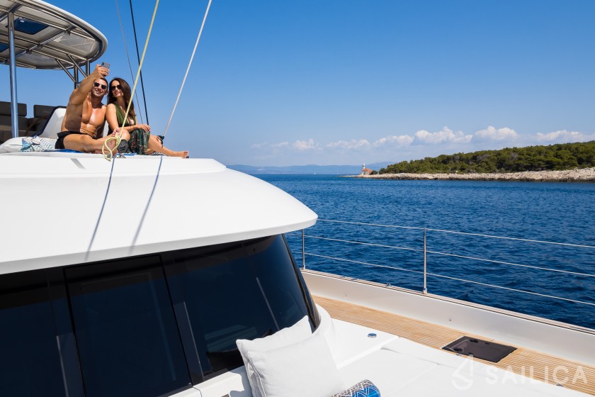 Sunreef 60 - Yacht Charter Sailica