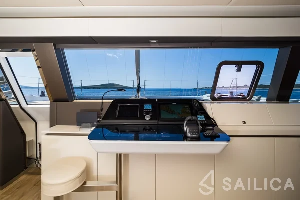 Sunreef 60 - Yacht Charter Sailica
