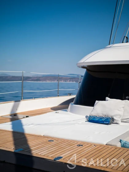 Sunreef 60 - Yacht Charter Sailica
