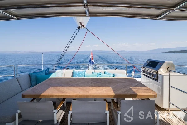 Sunreef 60 - Yacht Charter Sailica