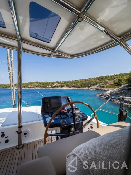 Sunreef 60 - Yacht Charter Sailica