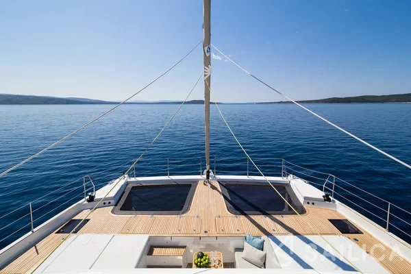 Sunreef 60 - Yacht Charter Sailica