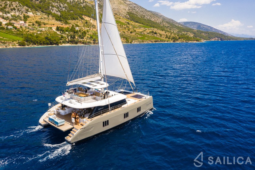 Sunreef 60 - Yacht Charter Sailica