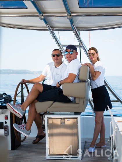 Sunreef 60 - Yacht Charter Sailica