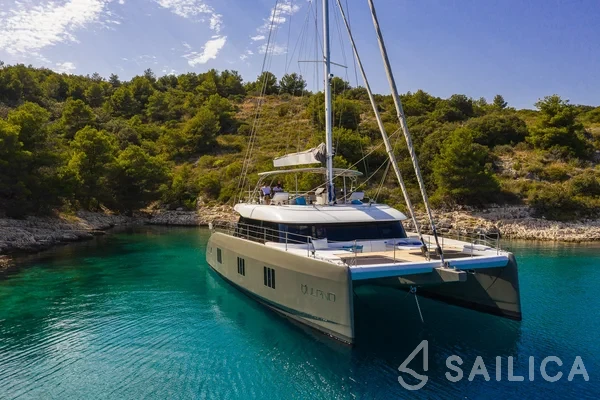 Sunreef 60 - Yacht Charter Sailica