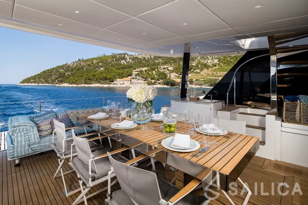 Sunreef 60 - Yacht Charter Sailica
