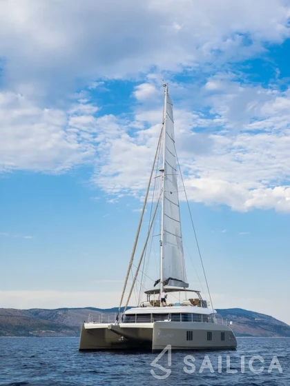 Sunreef 60 - Yacht Charter Sailica