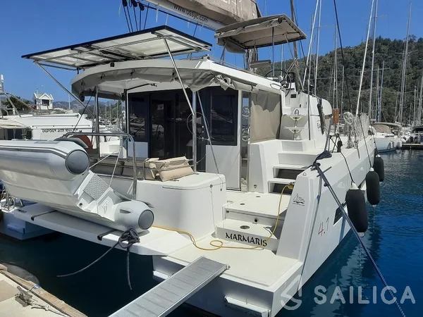 Bali 4.1 - Yacht Charter Sailica