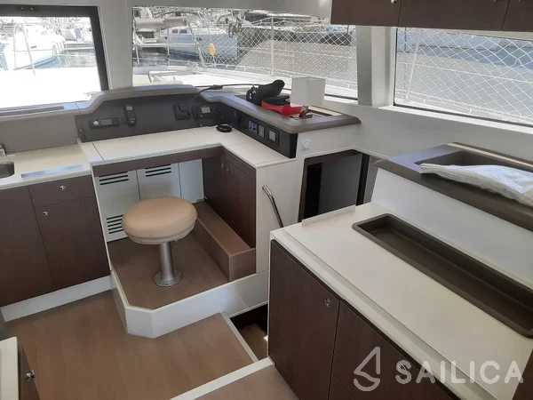 Bali 4.1 - Yacht Charter Sailica