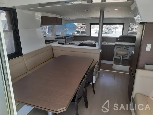 Bali 4.1 - Yacht Charter Sailica
