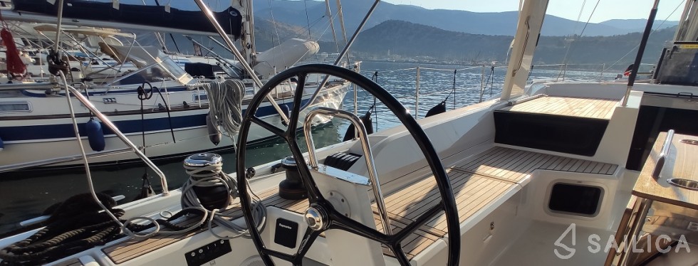 Oceanis 51.1 - Yacht Charter Sailica