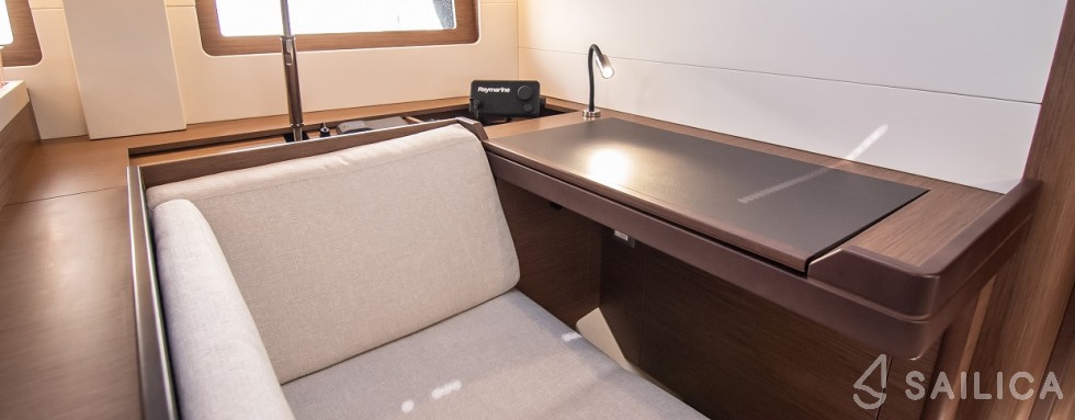 Oceanis 51.1 - Yacht Charter Sailica