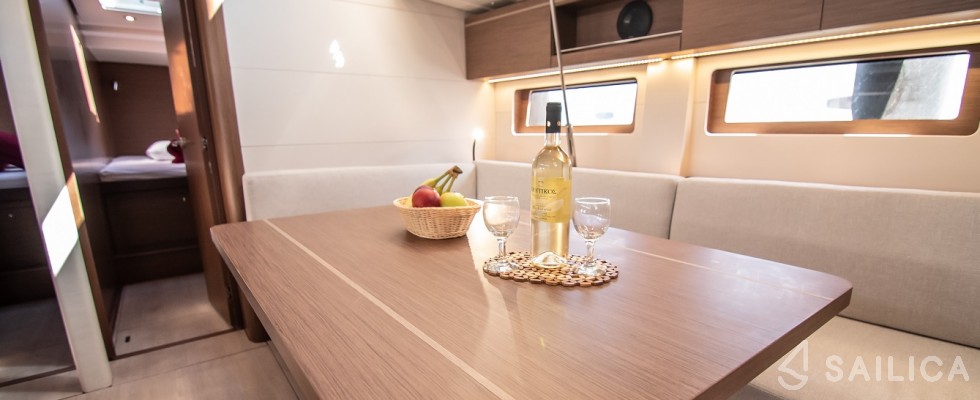 Oceanis 51.1 - Yacht Charter Sailica