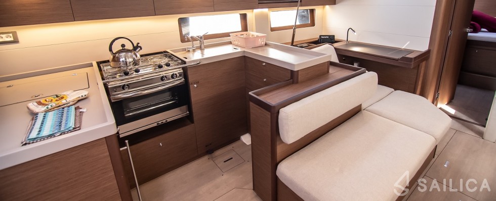 Oceanis 51.1 - Yacht Charter Sailica
