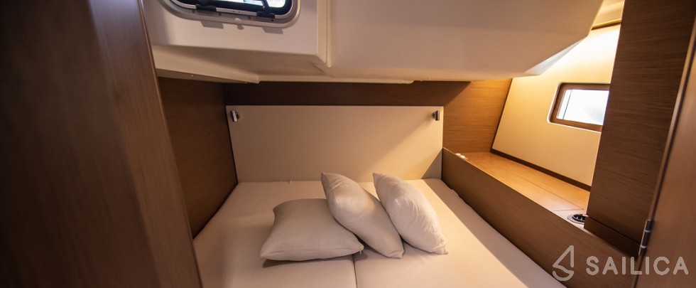 Oceanis 51.1 - Yacht Charter Sailica