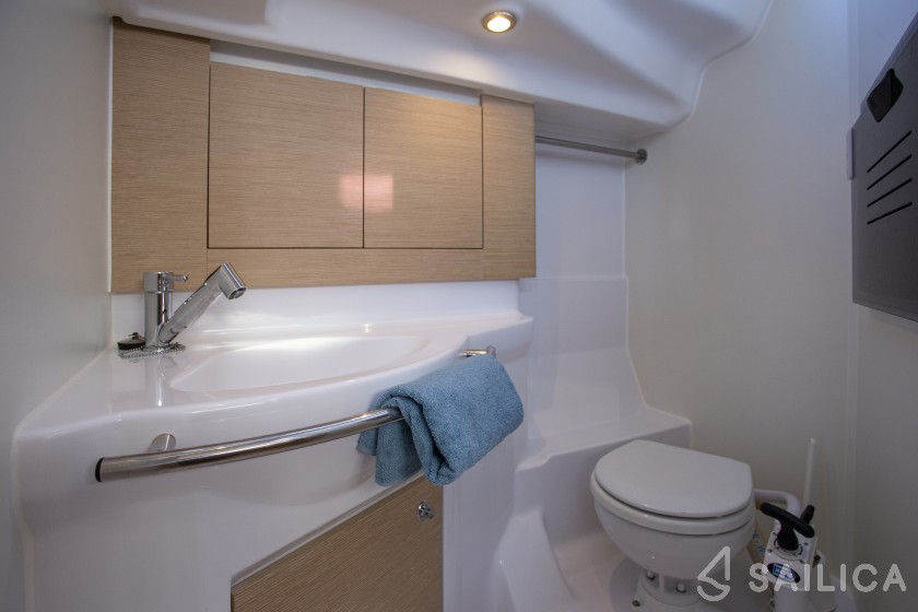 Elan 40 Impression - Yacht Charter Sailica
