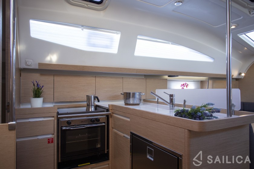 Elan 40 Impression - Yacht Charter Sailica