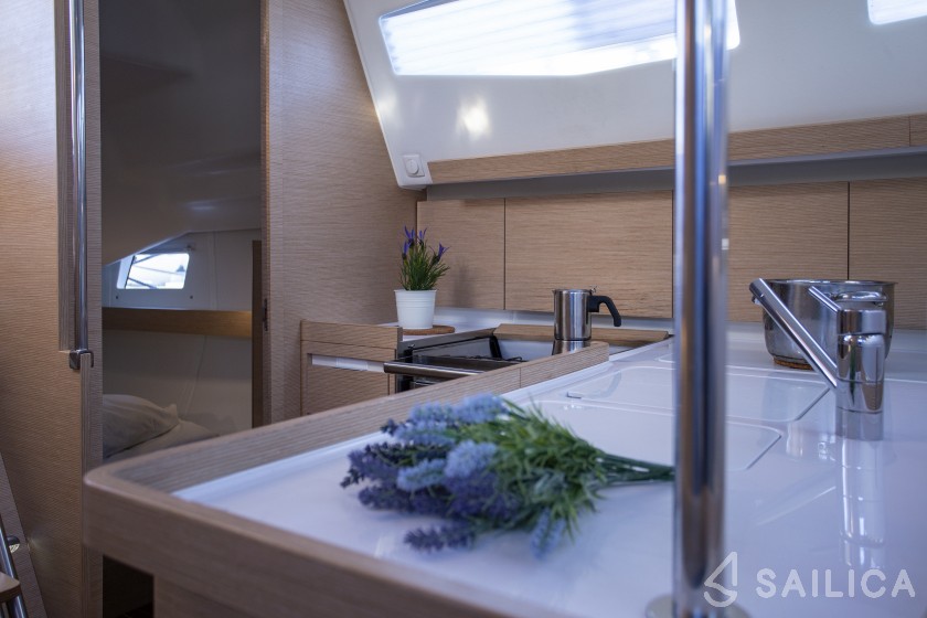 Elan 40 Impression - Yacht Charter Sailica
