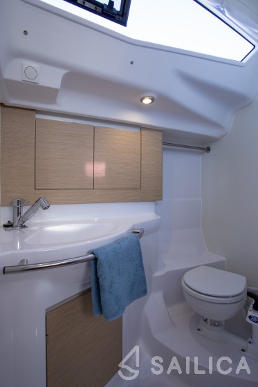 Elan 40 Impression - Yacht Charter Sailica