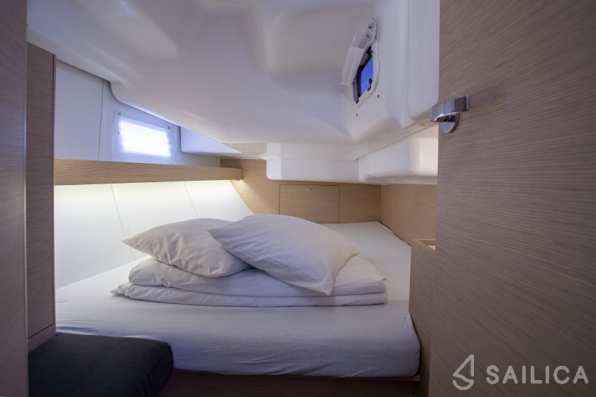 Elan 40 Impression - Yacht Charter Sailica