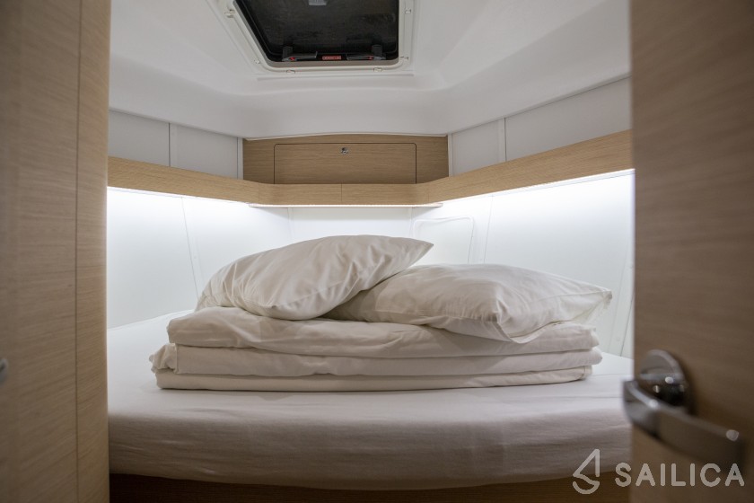Elan 40 Impression - Yacht Charter Sailica