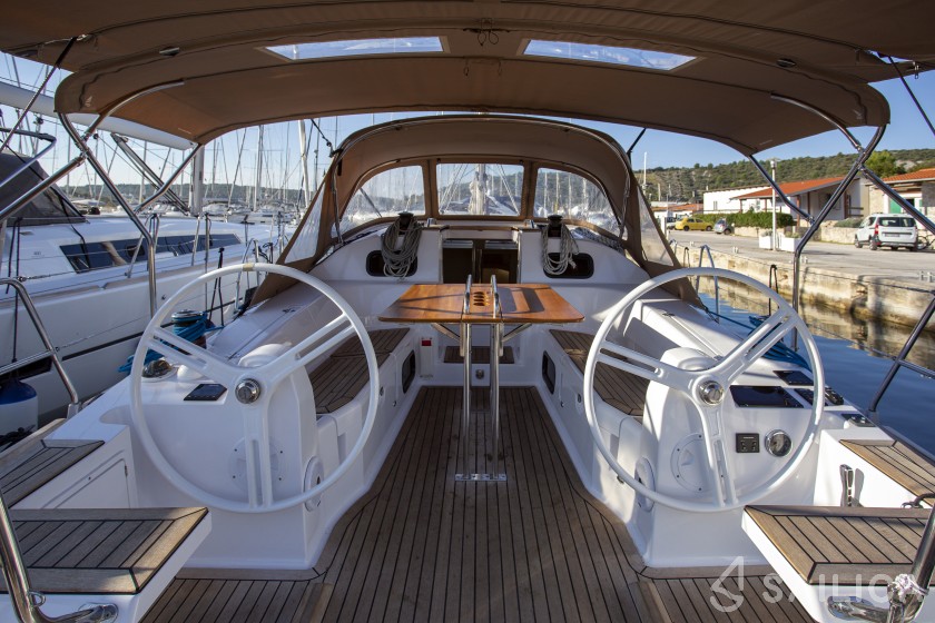 Elan 40 Impression - Yacht Charter Sailica