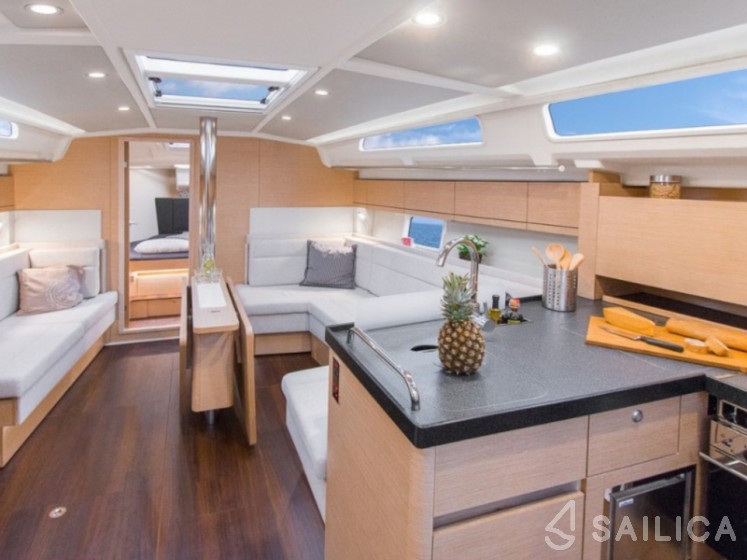 Hanse 418 - Yacht Charter Sailica