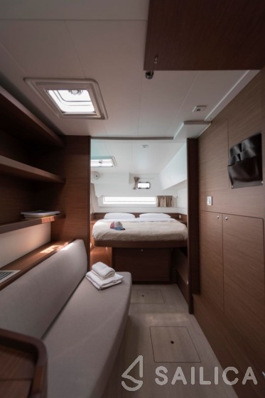 Lagoon 42 - Yacht Charter Sailica