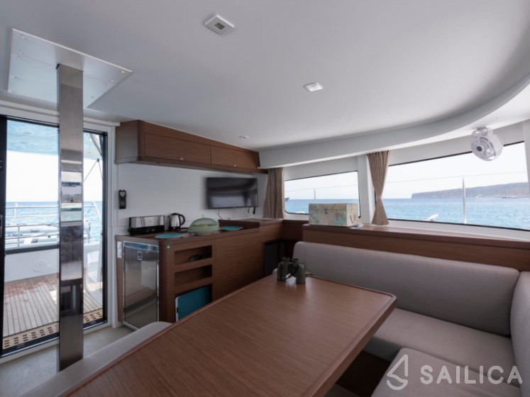 Lagoon 42 - Yacht Charter Sailica