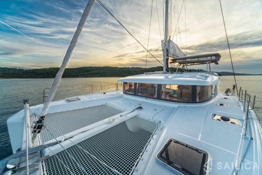 Lagoon 42 - Yacht Charter Sailica