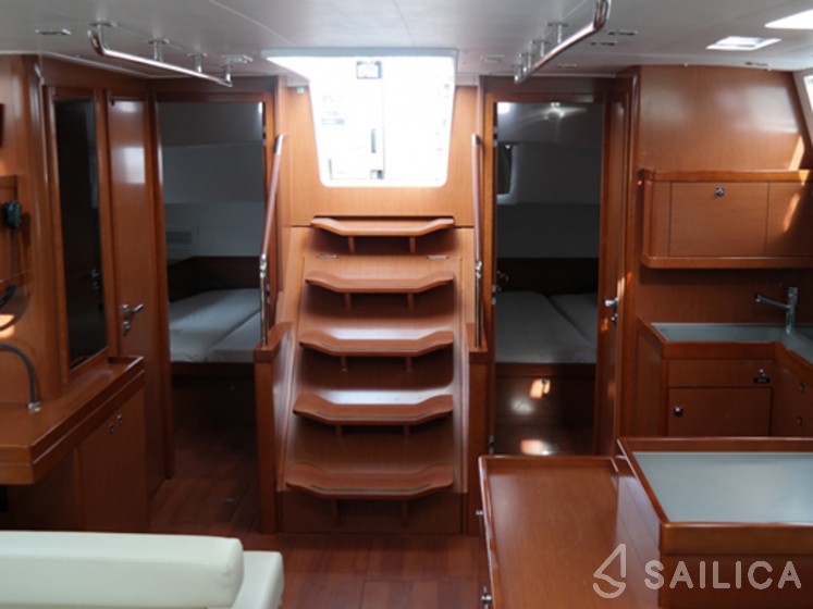Oceanis 55 - Yacht Charter Sailica