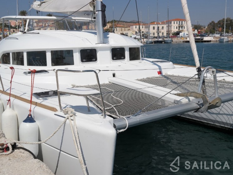 Lagoon 380 - Yacht Charter Sailica
