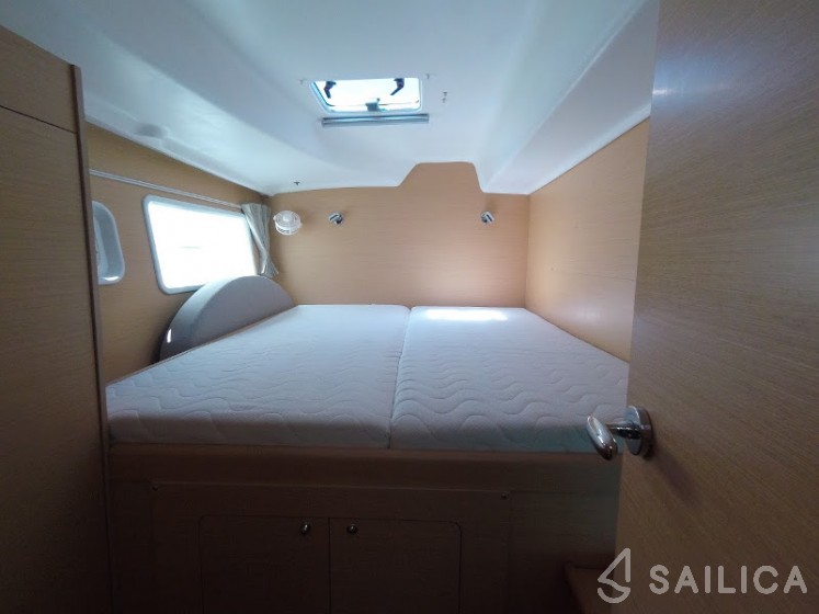 Lagoon 380 - Yacht Charter Sailica