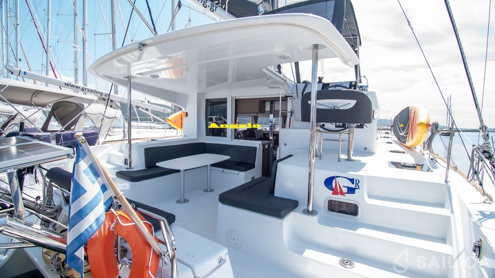 Lagoon 40 - Yacht Charter Sailica