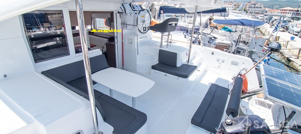 Lagoon 40 - Yacht Charter Sailica