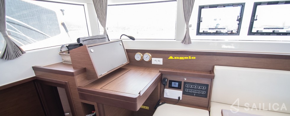 Lagoon 40 - Yacht Charter Sailica