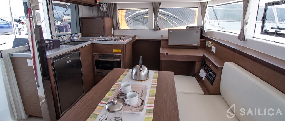 Lagoon 40 - Yacht Charter Sailica