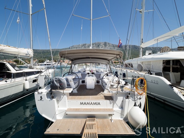 Oceanis 51.1 - Yacht Charter Sailica