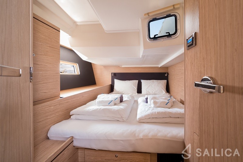 Oceanis 51.1 - Yacht Charter Sailica