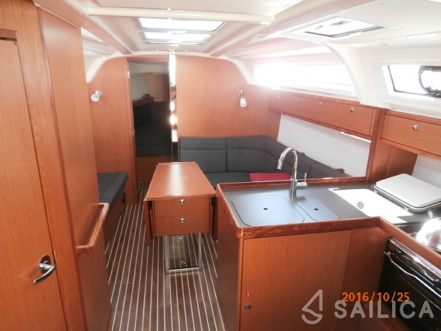 Bavaria 37 Cruiser - Yacht Charter Sailica