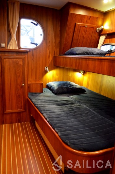 De Drait DeLuxe 42 - Yacht Charter Sailica