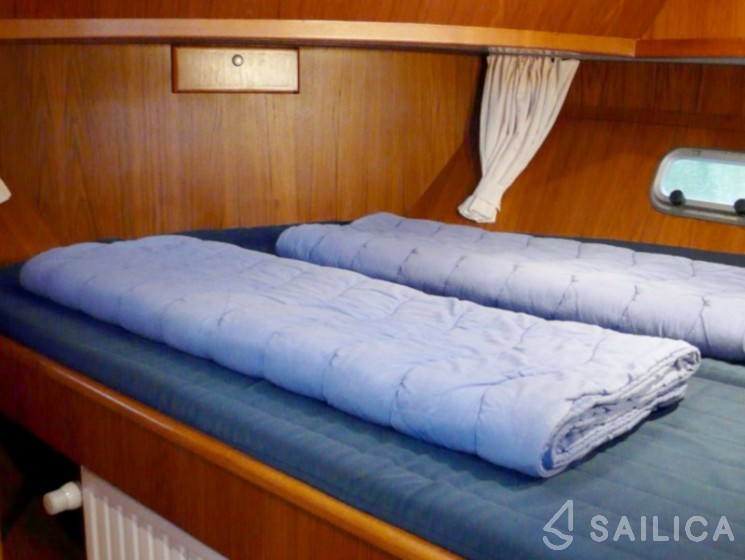 De Drait Renal 36 - Yacht Charter Sailica
