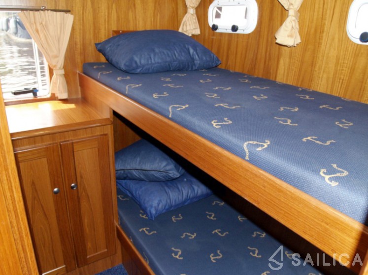 De Drait Renal 36 - Yacht Charter Sailica