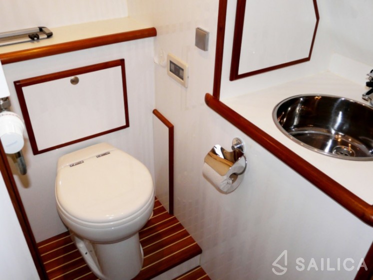 De Drait Renal 36 - Yacht Charter Sailica