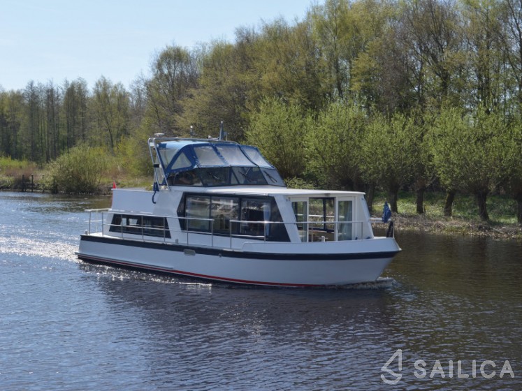 De Drait Safari Houseboat 1050 - Yacht Charter Sailica