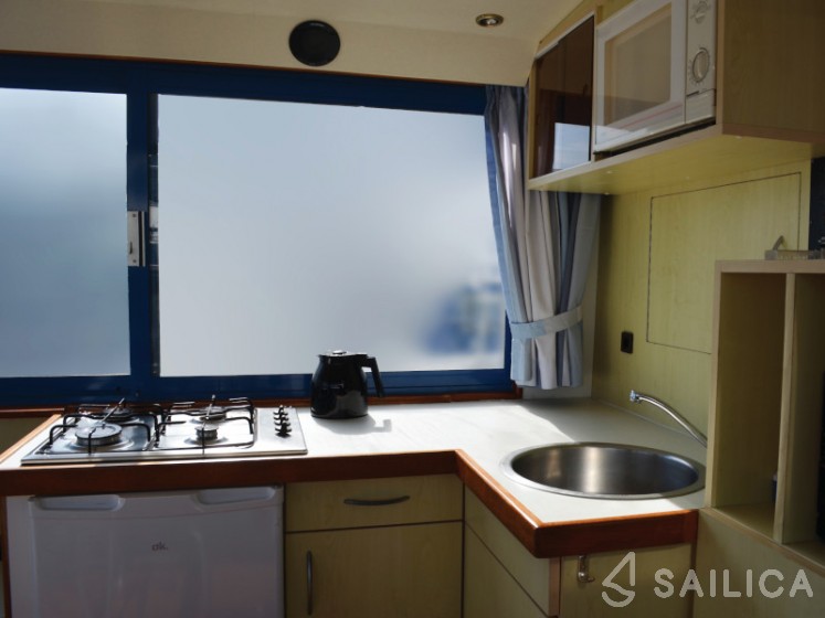 De Drait Safari Houseboat 1050 - Yacht Charter Sailica
