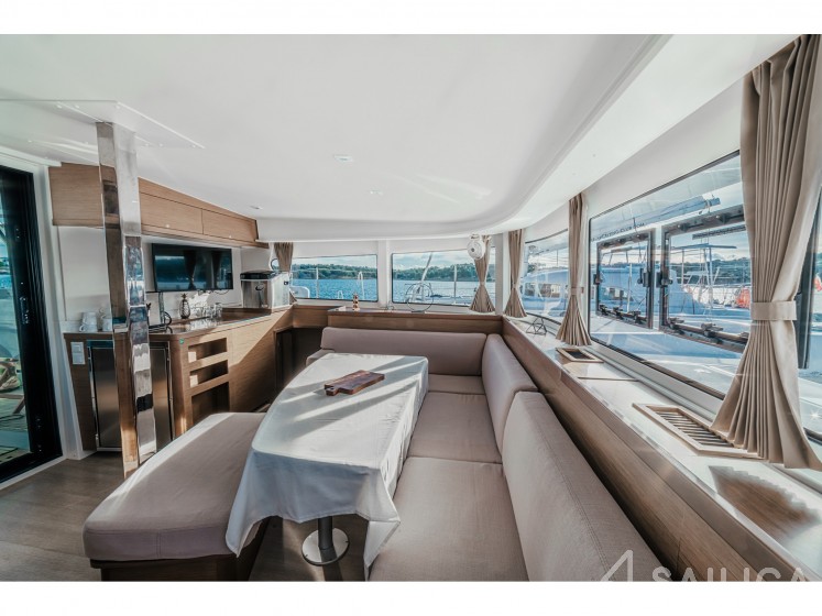 Lagoon 42 - Yacht Charter Sailica