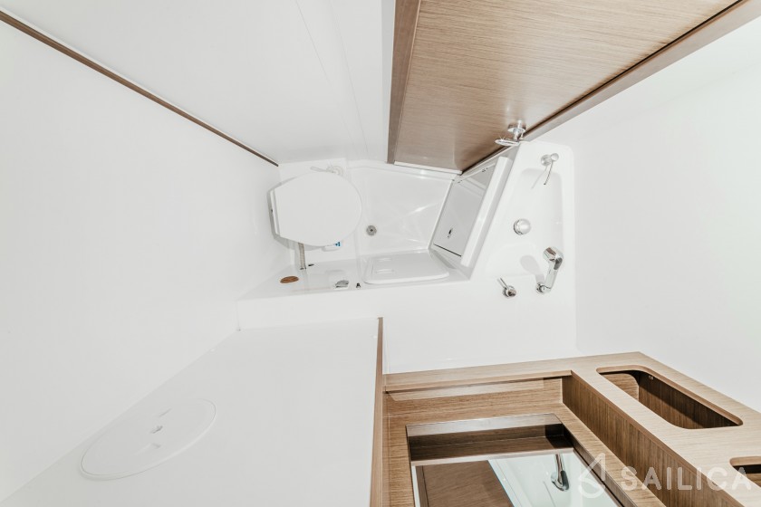 Lagoon 42 - Yacht Charter Sailica