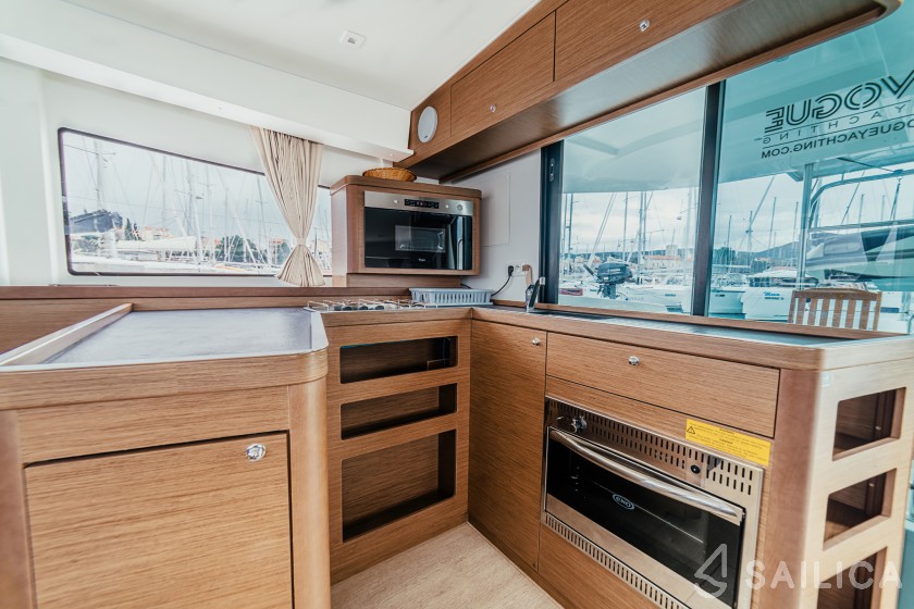 Lagoon 42 - Yacht Charter Sailica
