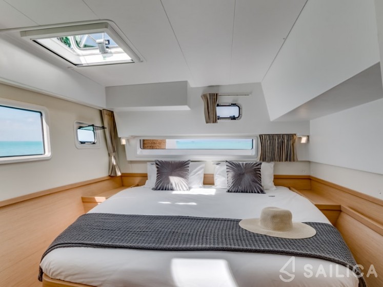 Lagoon 42 - Yacht Charter Sailica